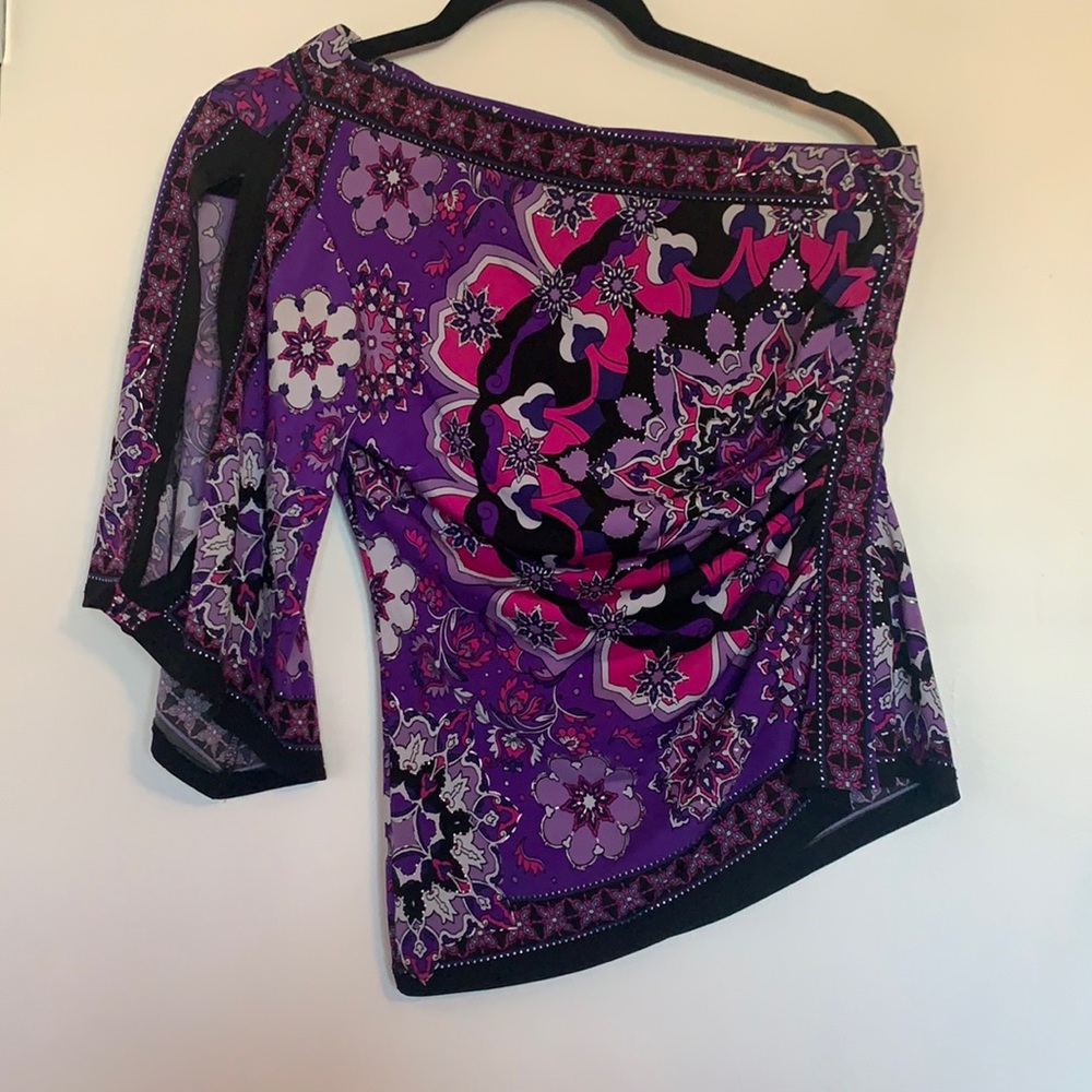 Cache one shoulder top